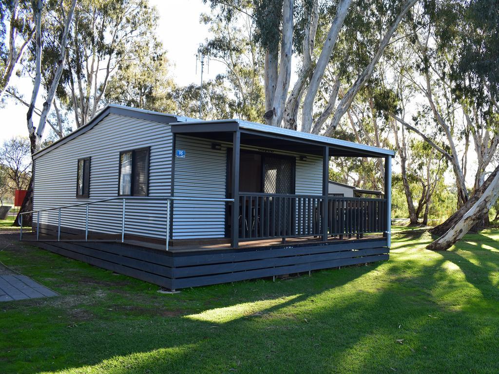 Cohuna Waterfront Holiday Park Экстерьер фото